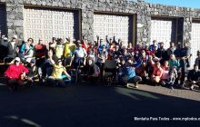 Foto de grupo de los participantes en la Marcha deportiva 'Reto 7 Cañadas', en el Parque Nacional del Teide