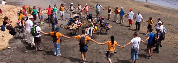 Grupo de voluntarios reunidos en un rondo