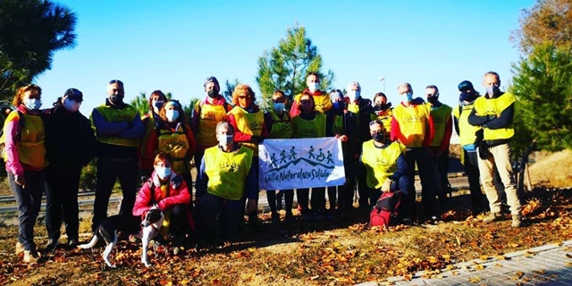 Foto de grupo de los participantes a los cursos de piloto de Joëlette
