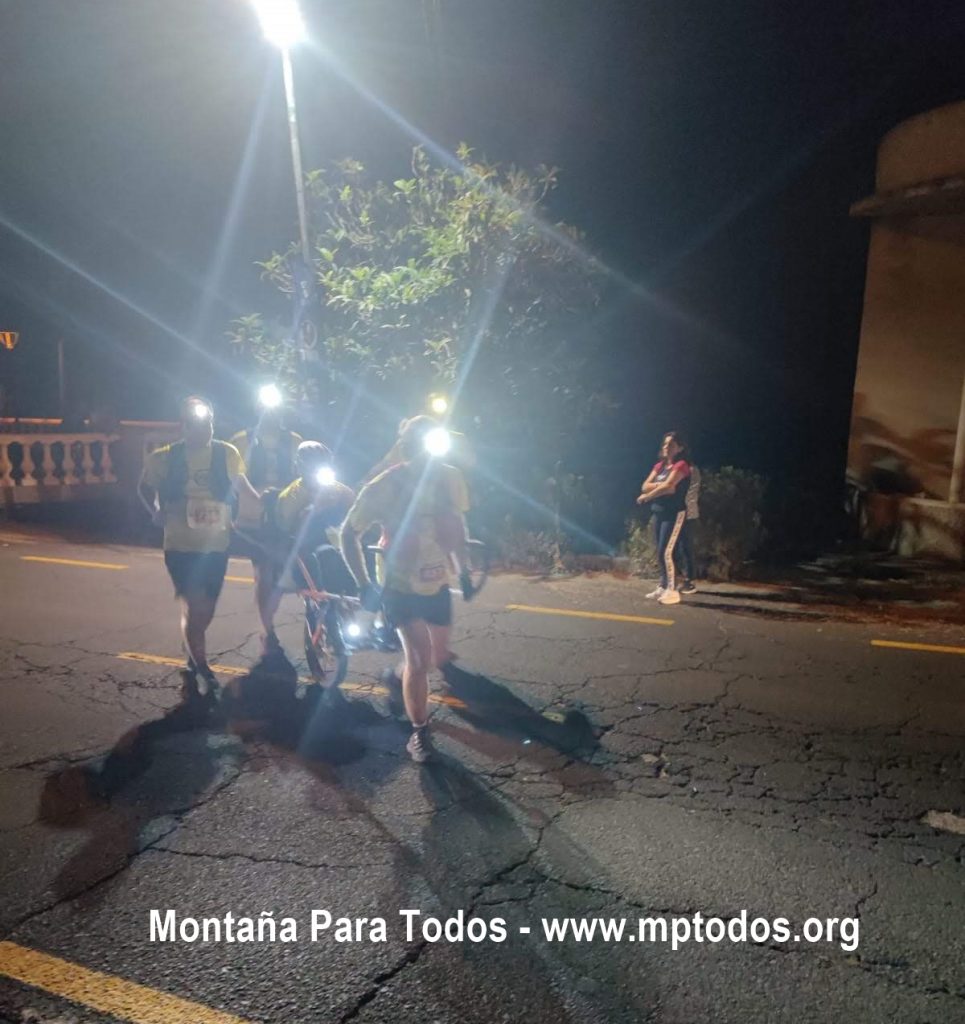 Carrera nocturna con frontales