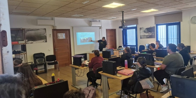 Aula PFAE Icod con los jóvenes