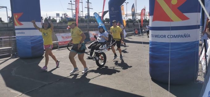 Entrando en meta en la II Carrera Solidaria Ruta 091