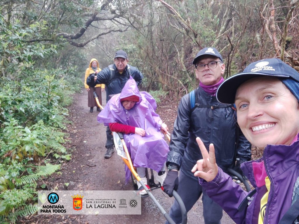 A pesar de la lluvia, paseamos por Anaga con una sonrisa