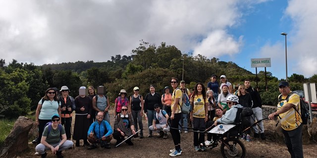 Foto de grupo de los participantes en la ruta a Mesa Mota